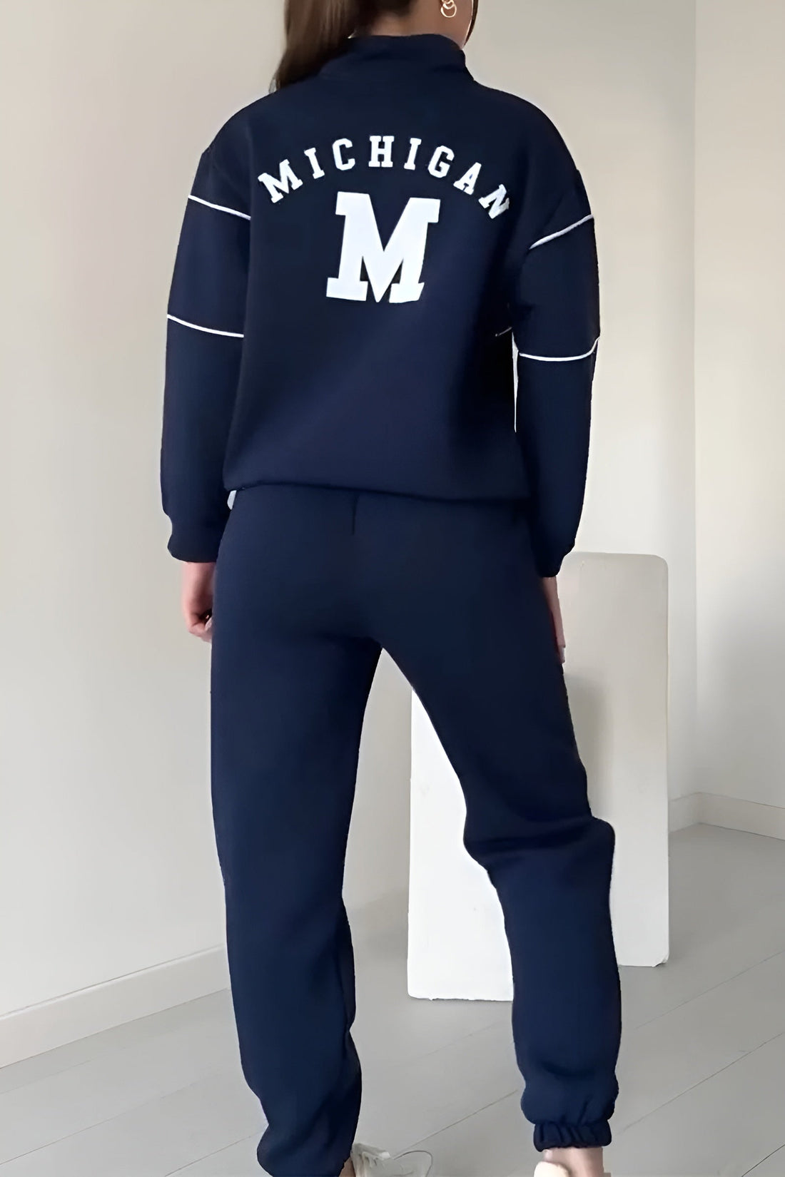 Marie Damski Zestaw Casual – Wygodny Komplet z Długimi Rękawami i Modnym Detalem „M”