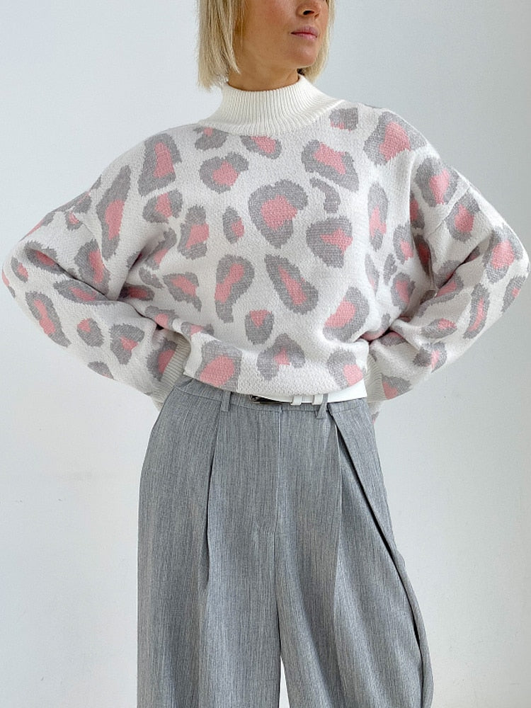 Sweter w łaty z wysokim kołnierzem