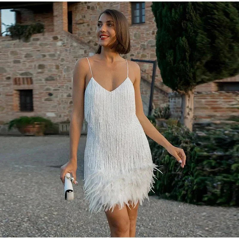 Laura - Sukienka koktajlowa z piór w eleganckim stylu